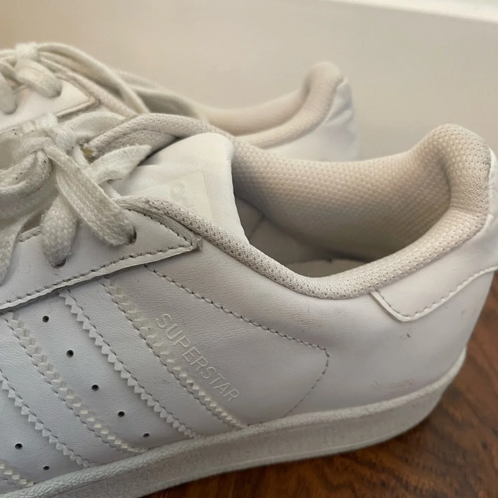 Adidas Men’s Superstar Shell Toes Size 6